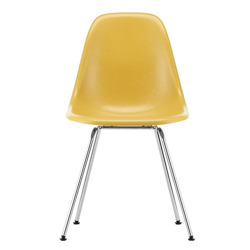 Cadeira Eames em Fibra de Vidro DSX / Base Cromada